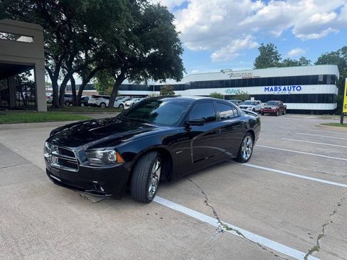 Used 2014 Dodge Charger R/T RWD image 2