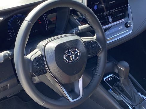 Used 2025 Toyota Corolla SE w/ SE Premium Package image 7