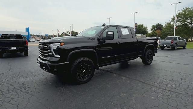 Certified 2024 Chevrolet Silverado 2500 High Country w/ Midnight Edition AWD/4WD image 4