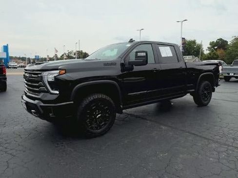 Used 2024 Chevrolet Silverado 2500 High Country w/ Midnight Edition AWD/4WD image 4