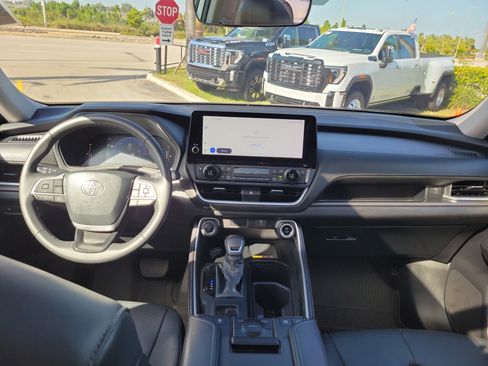 Used 2025 Toyota Grand Highlander AWD Hybrid image 19