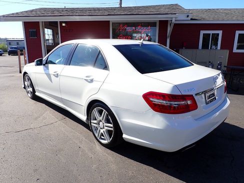 Used 2010 Mercedes-Benz E 350 4MATIC Sedan image 4