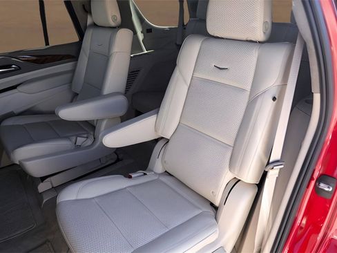 Certified 2024 Cadillac Escalade Premium Luxury Platinum w/ Heavy-Duty Trailer Package image 26