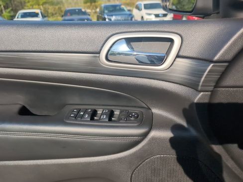 Used 2020 Jeep Grand Cherokee Altitude image 27