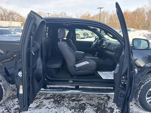 Used 2019 Toyota Tacoma TRD Sport image 41