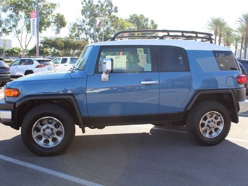Used 2011 Toyota FJ Cruiser 4WD w/ Upgrade Pkg image 6
