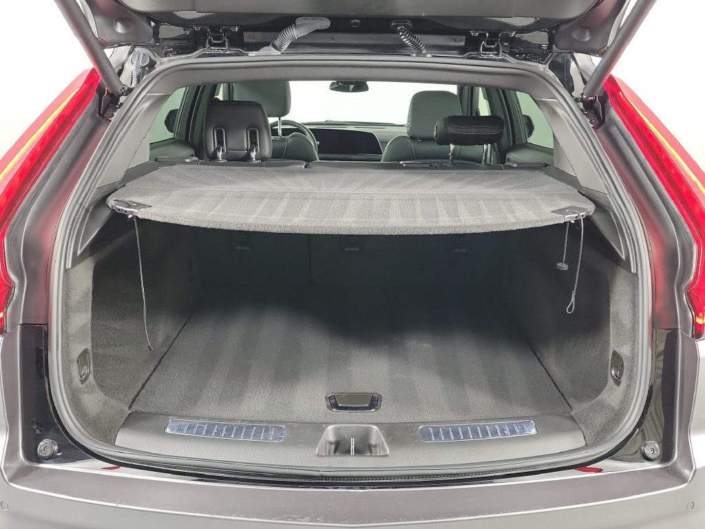 Used 2024 Cadillac XT4 Premium Luxury FWD image 9