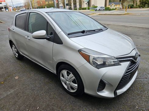 Used 2015 Toyota Yaris L image 6