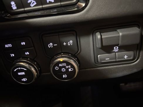 Used 2025 GMC Yukon XL AT4 Ultimate image 41