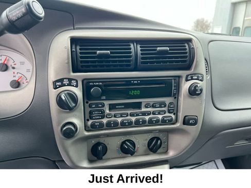 Used 2001 Ford Explorer Sport Trac 4x4 image 26