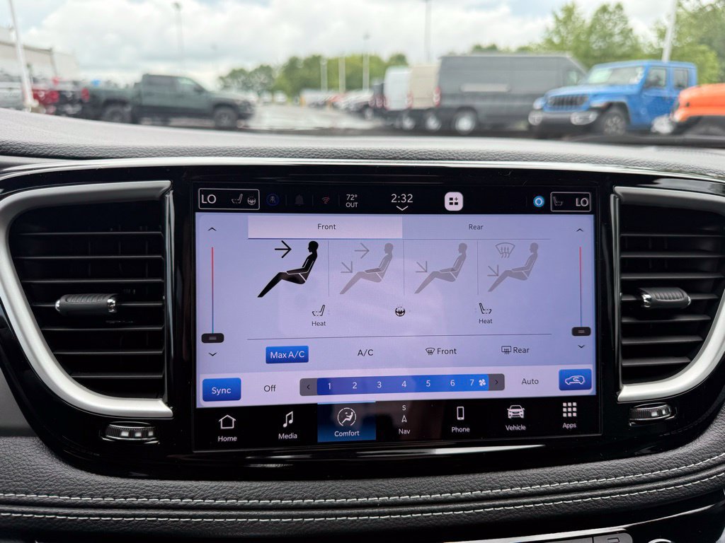 New 2027 Chrysler Pacifica Select w/ Family Tech Group FWD image 23