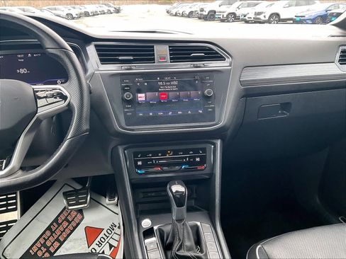 Used 2022 Volkswagen Tiguan SEL R-Line image 18