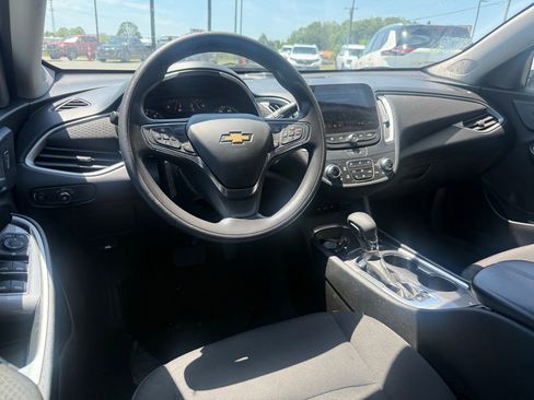 Used 2025 Chevrolet Malibu LT FWD image 5