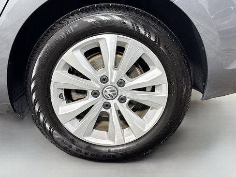 Used 2017 Volkswagen Golf S image 27