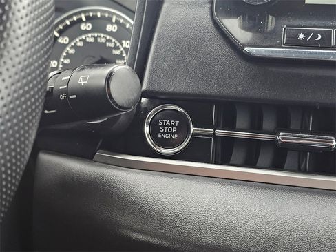 Used 2024 Mitsubishi Outlander SE image 28