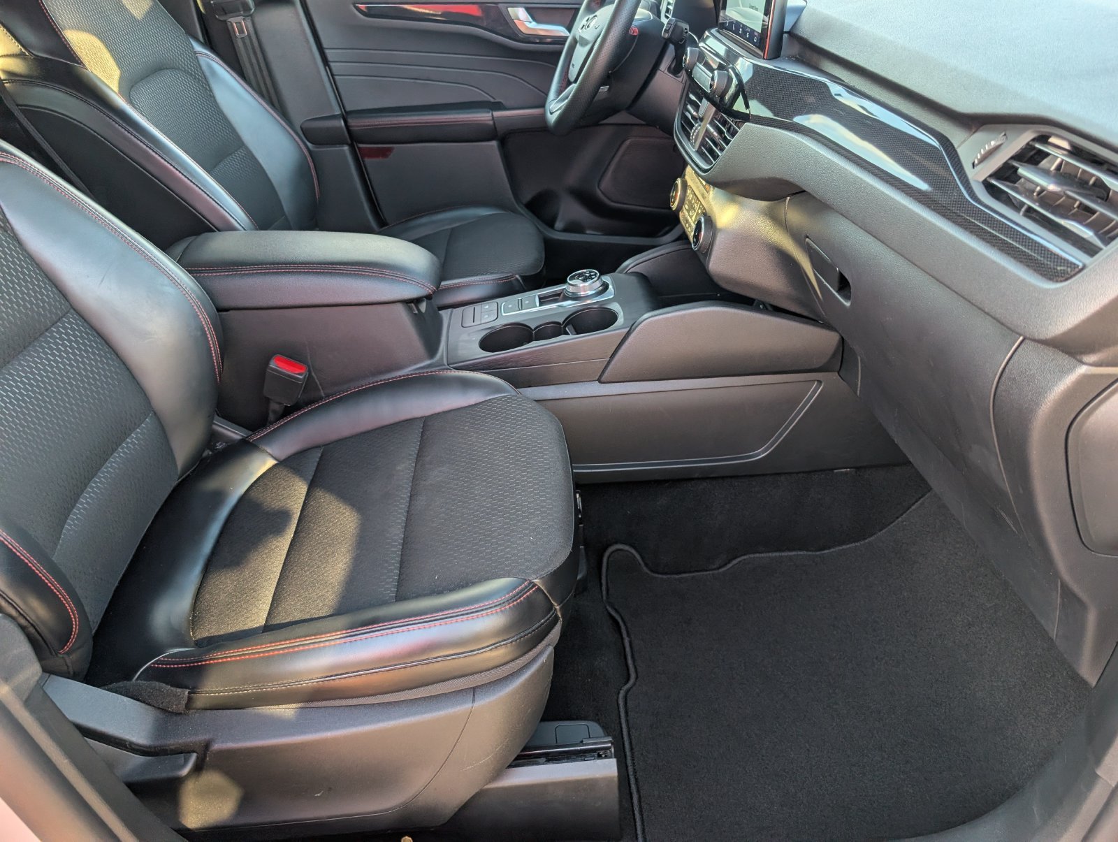 Used 2025 Ford Escape ST-Line Select AWD/4WD image 27