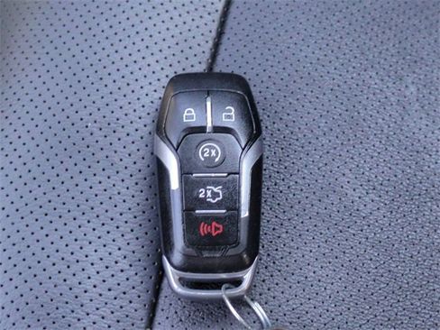 Used 2017 Ford Mustang Premium image 28