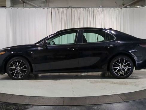 Used 2023 Toyota Camry SE image 5