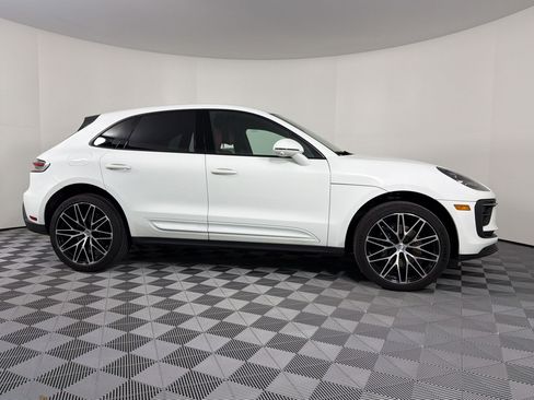Certified 2025 Porsche Macan AWD/4WD image 8