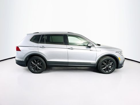 Used 2024 Volkswagen Tiguan SE FWD image 10