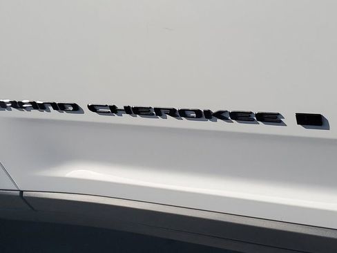 New 2025 Jeep Grand Cherokee Altitude image 8