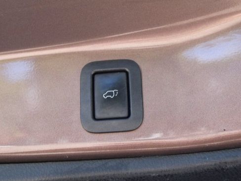 Used 2017 Toyota Highlander XLE FWD image 10