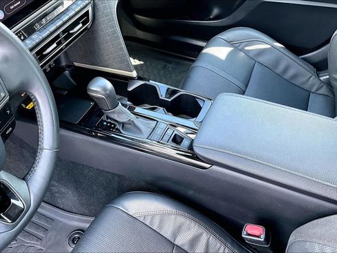 Used 2025 Toyota Camry XLE FWD image 15