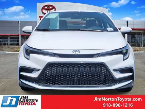 Used 2025 Toyota Corolla XSE FWD image 2