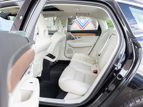 Used 2017 Volvo S90 T6 Inscription w/ Vision Package image 28