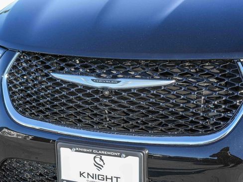 New 2026 Chrysler Pacifica Select image 6