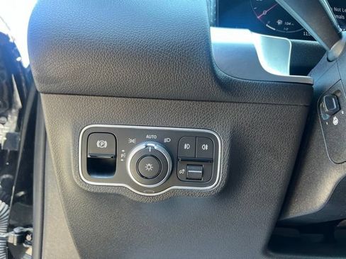 Used 2025 Mercedes-Benz GLB 250 4MATIC image 26