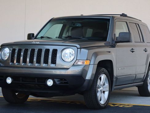 Used 2013 Jeep Patriot Latitude w/ Sun/Sound Group AWD/4WD image 6