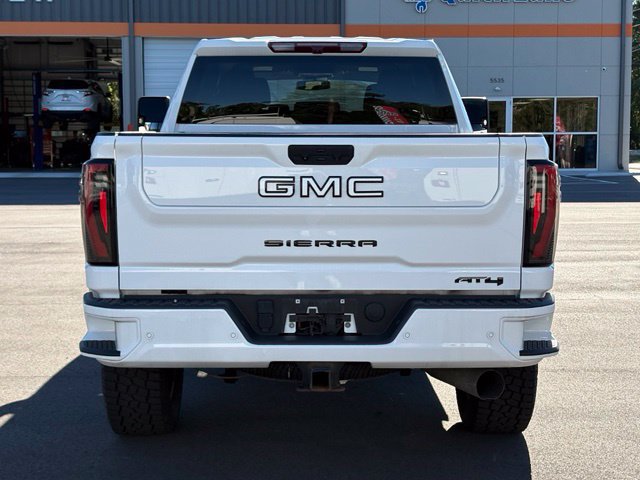Used 2024 GMC Sierra 2500 AT4 AWD/4WD image 4