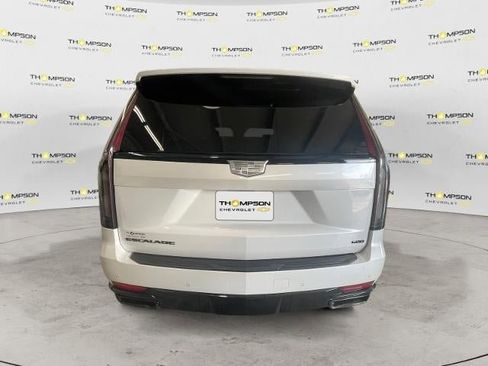 Used 2021 Cadillac Escalade Sport w/ Driver Assist Tech Package AWD/4WD image 4
