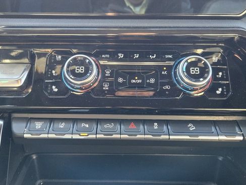 Used 2024 GMC Sierra 2500 AT4 w/ Technology Package image 20