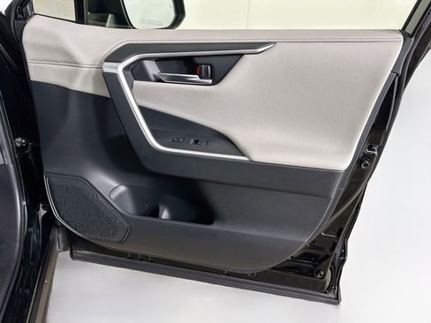 Used 2019 Toyota RAV4 Limited AWD/4WD image 33
