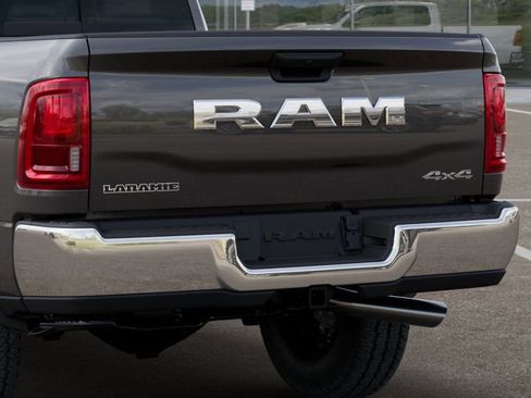 New 2025 RAM 2500 Laramie AWD/4WD image 13