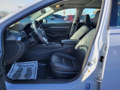 Used 2024 Nissan Altima 2.5 SR w/ SR Premium Package image 15