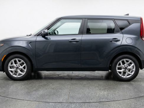 Used 2025 Kia Soul LX w/ LX Technology Package FWD image 5