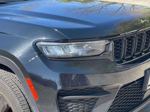 Used 2023 Jeep Grand Cherokee Altitude image 9