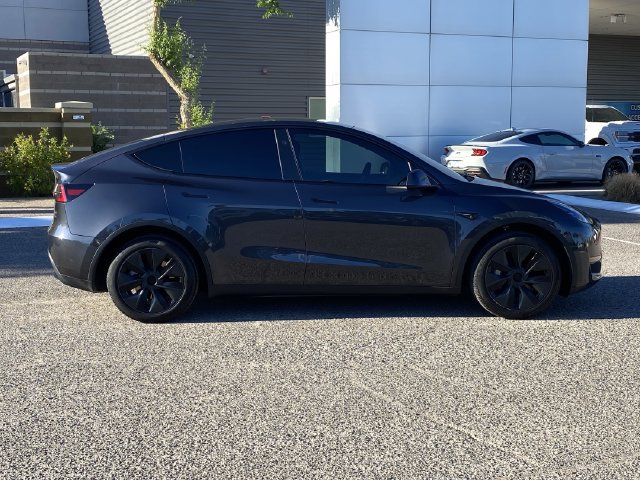 Used 2025 Tesla Model Y Long Range RWD image 8