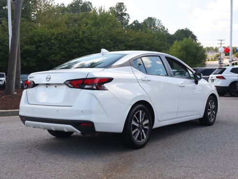 Used 2024 Nissan Versa SV FWD image 5