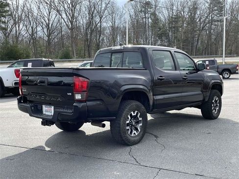 Used 2018 Toyota Tacoma SR image 5