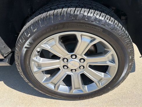 Used 2018 GMC Yukon Denali w/ Denali Ultimate Package AWD/4WD image 35