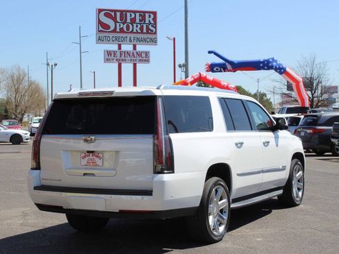 Used 2018 Cadillac Escalade ESV Luxury AWD/4WD image 4