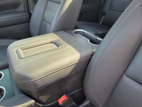 Used 2024 Chevrolet Suburban Z71 w/ Luxury Package image 16