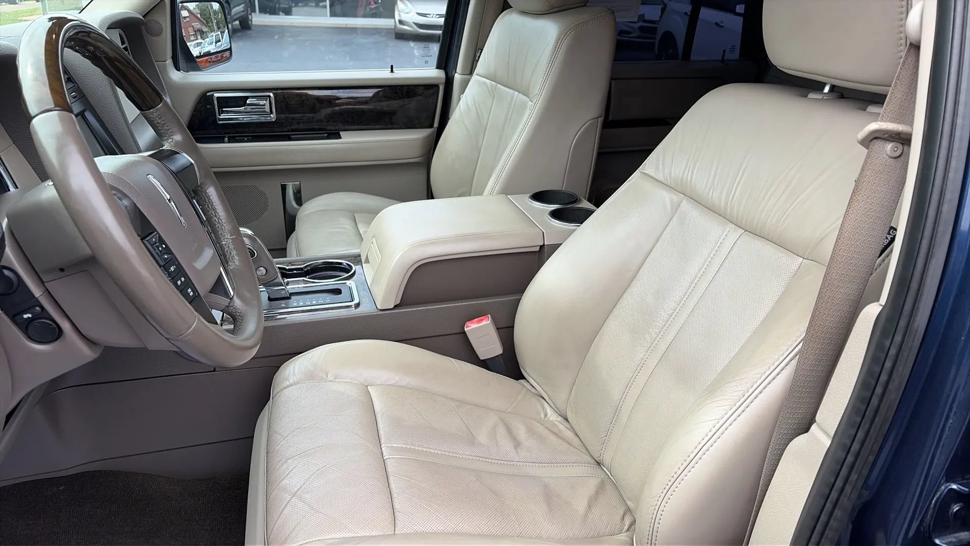 Used 2015 Lincoln Navigator 2WD image 9