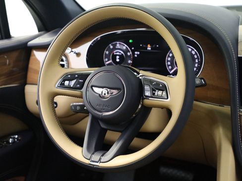 Certified 2024 Bentley Bentayga Extended Wheelbase image 38