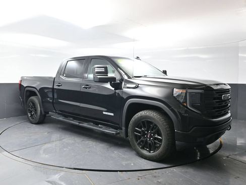 Used 2023 GMC Sierra 1500 Elevation w/ Preferred Package AWD/4WD image 5