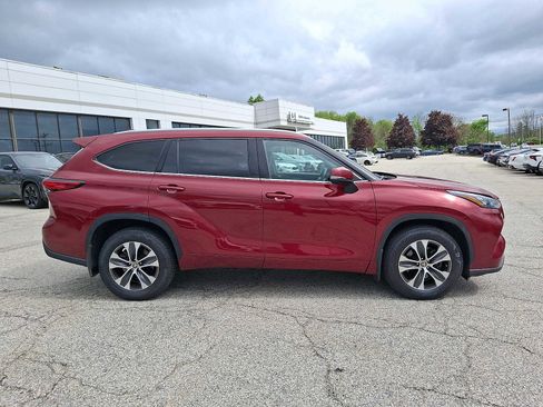 Used 2020 Toyota Highlander XLE AWD/4WD image 7